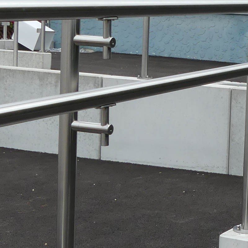 detail des supports inox de main courante erp pmr